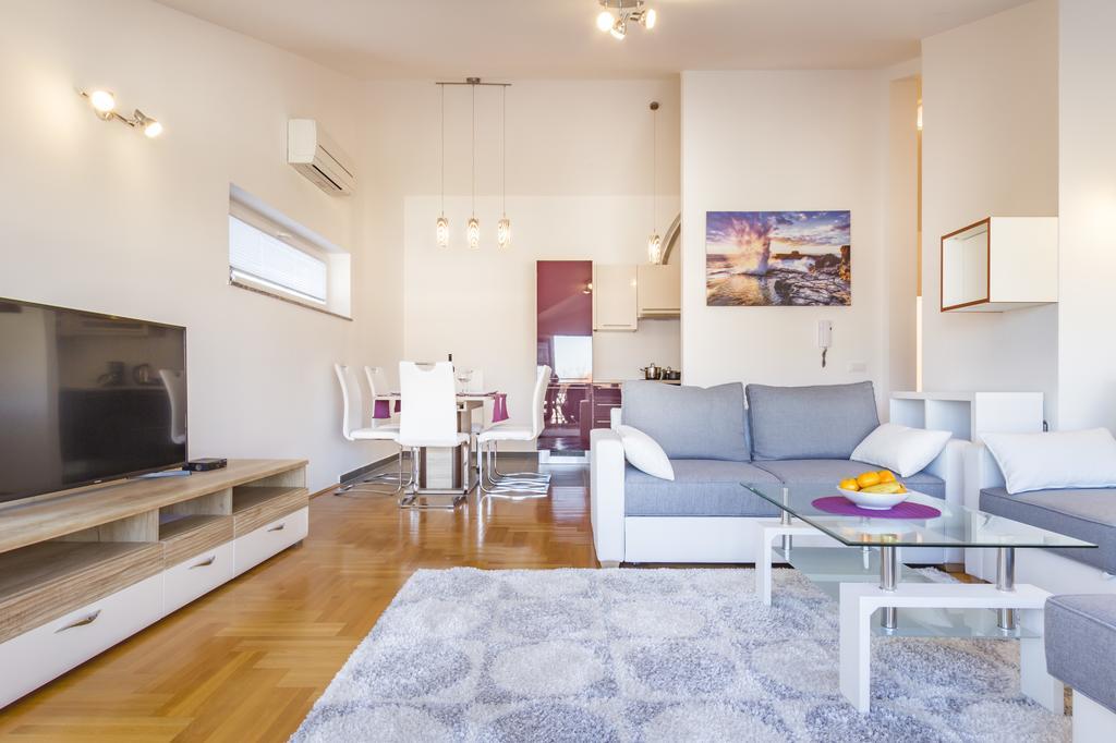 Villa Apartments Futura Vantacici Luaran gambar