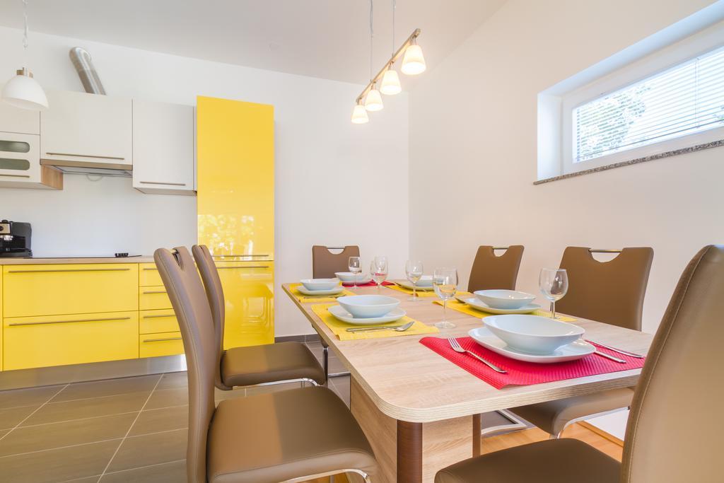 Villa Apartments Futura Vantacici Luaran gambar