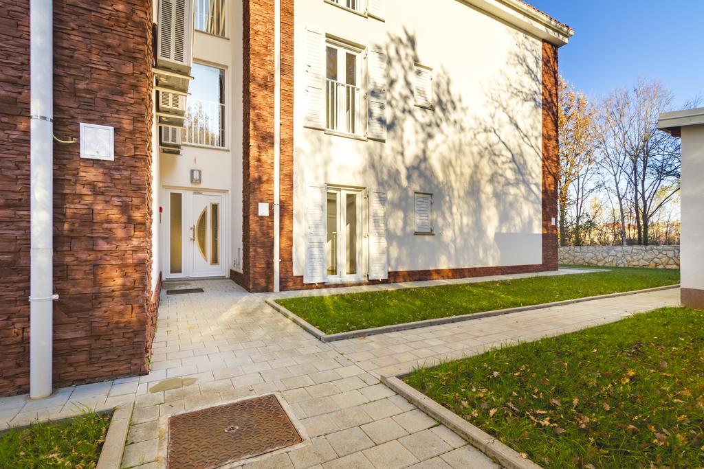 Villa Apartments Futura Vantacici Luaran gambar