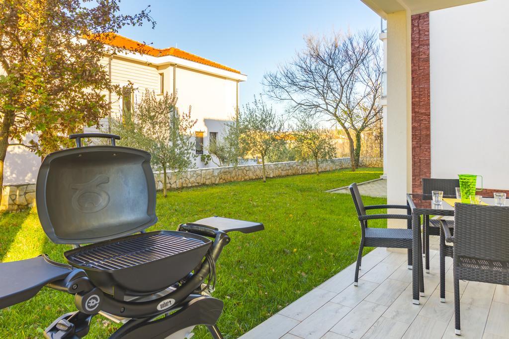 Villa Apartments Futura Vantacici Luaran gambar