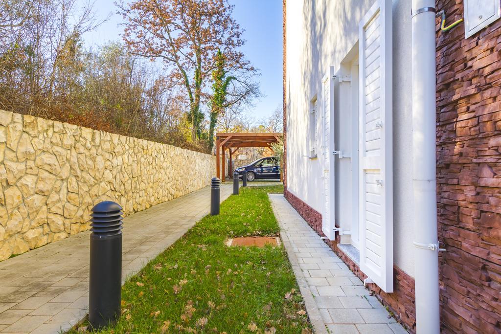 Villa Apartments Futura Vantacici Luaran gambar
