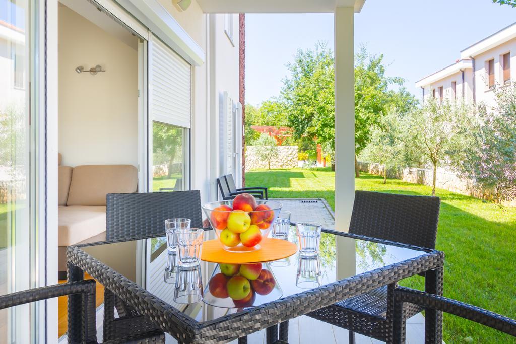 Villa Apartments Futura Vantacici Luaran gambar