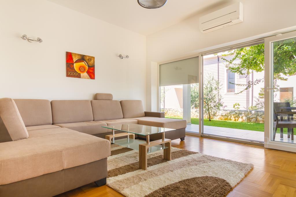 Villa Apartments Futura Vantacici Luaran gambar
